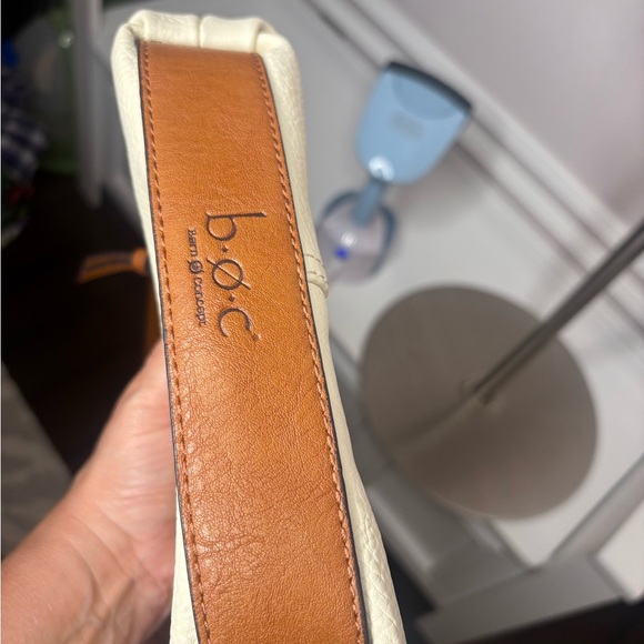 b.ø.c. Born Concept Crossbody Bag – Cream & Tan with Brass Hardware - Picture 4 of 5